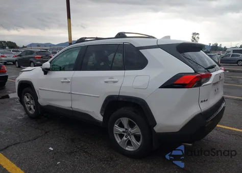 2021 Toyota Rav4 Xle z USA, uszkodzony, nr VIN 2T3W1RFV3MW105941